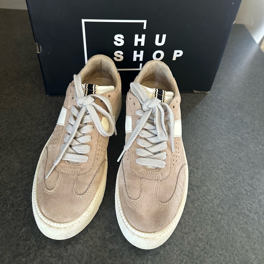 ShuShop Women’s Beige Shu Shop sneakers. Style is “Stacey”. Super comfy!